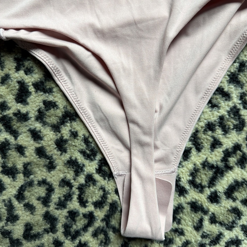 Lululemon Wundermost Ultra-Soft Nulu Square-Neck Sleeveless Bodysuit Small Thong - Picture 4 of 7
